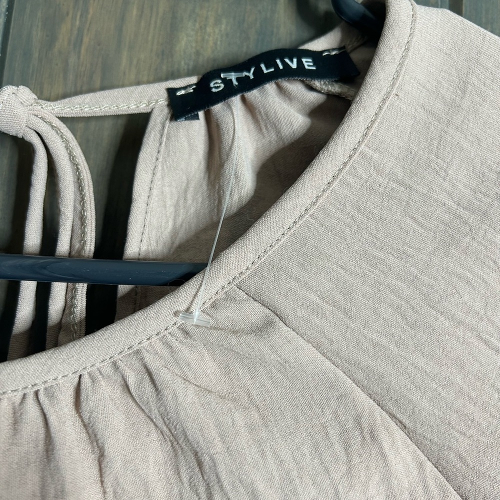 Stylive Size small balloon sleeve cropped style top. - Picture 3 of 4